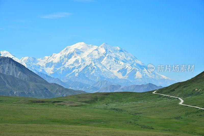 冰雪覆盖德纳里峰