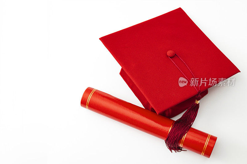 学历、高等教育结业证书及大专学历概念图，红管，含文凭及毕业帽，白色背景，空白空白