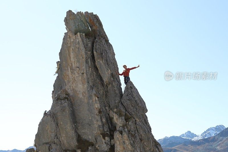 女登山家登上了山顶