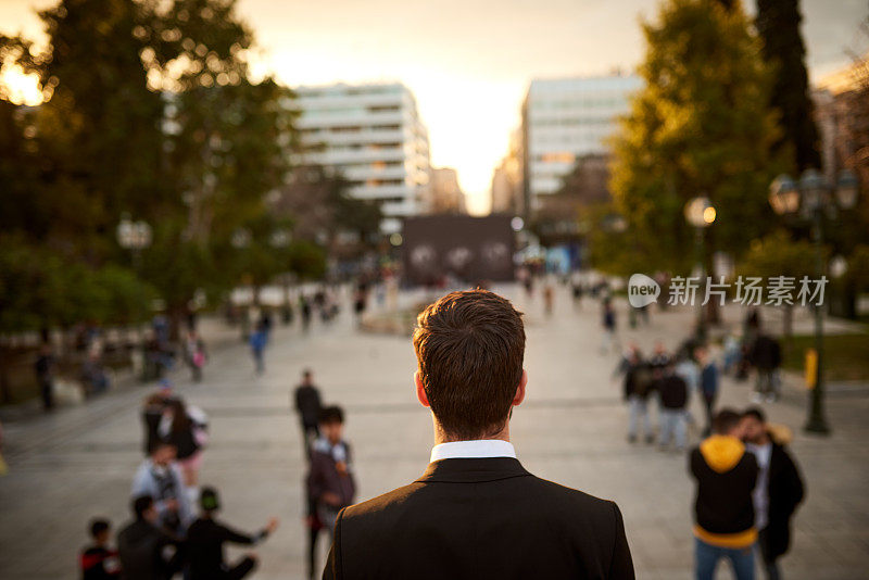 他已准备好开始他的公司之旅