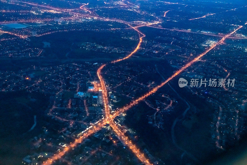 鸟瞰图多伦多城市景观在黄昏，加拿大