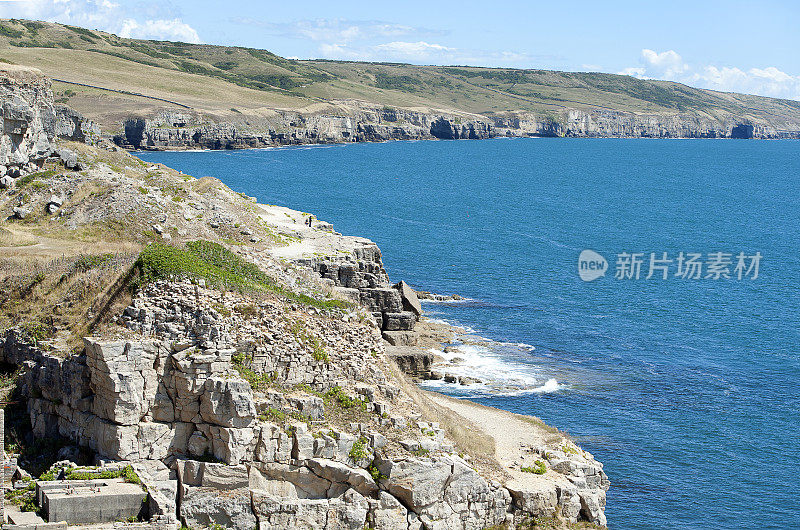 来自英国多塞特的侏罗纪海岸，圣阿尔班角海岸线的舞蹈岩架