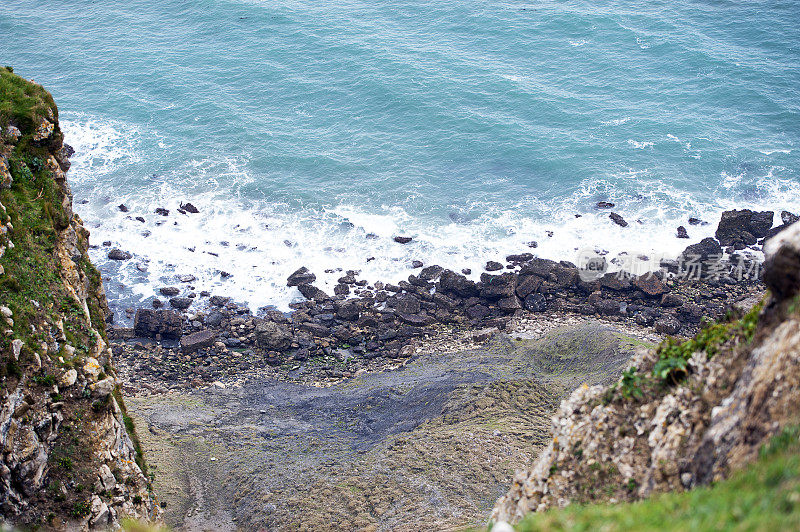 西南海岸小径上的小海湾，侏罗纪海岸，多塞特，英格兰，英国