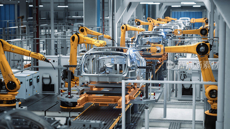 汽车工厂3D概念:自动化机器人手臂装配线制造先进的高科技绿色能源电动汽车。建筑，建筑，焊接工业生产输送机。后视图