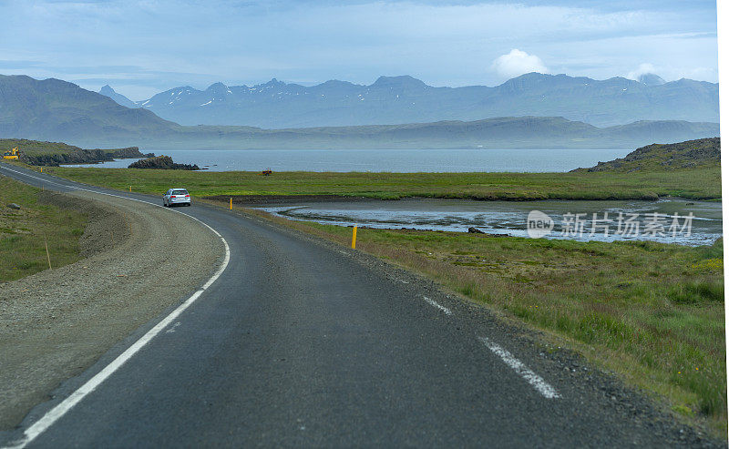 冰岛1号公路周围美丽的峡湾景观。