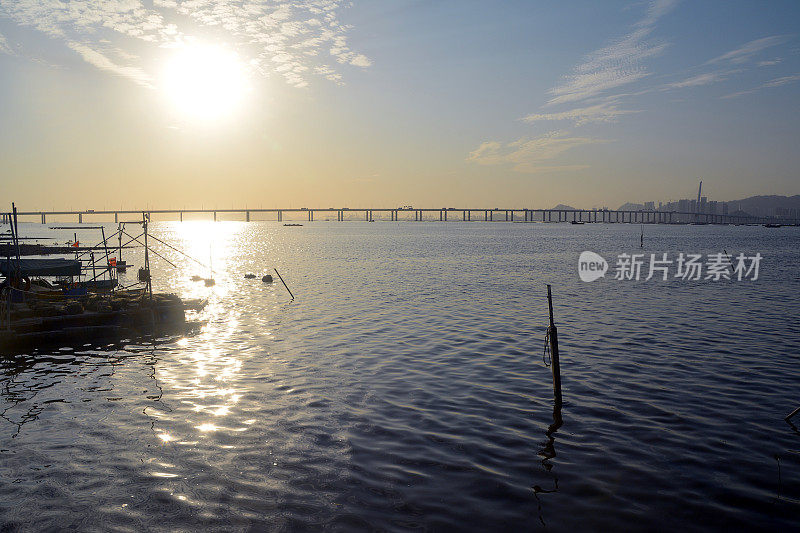 深圳湾大桥上的夕阳