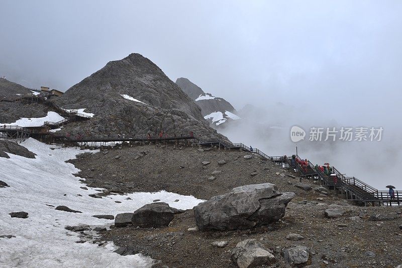 玉龙雪山在云南省丽江