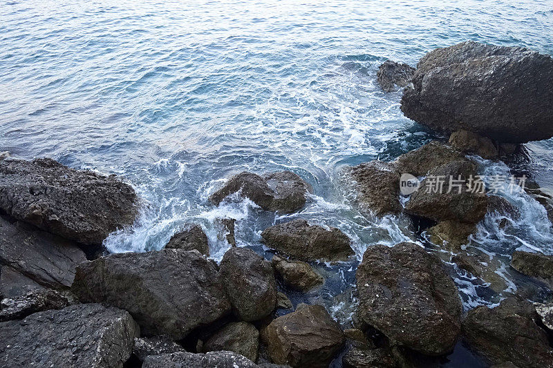 岩石海滩