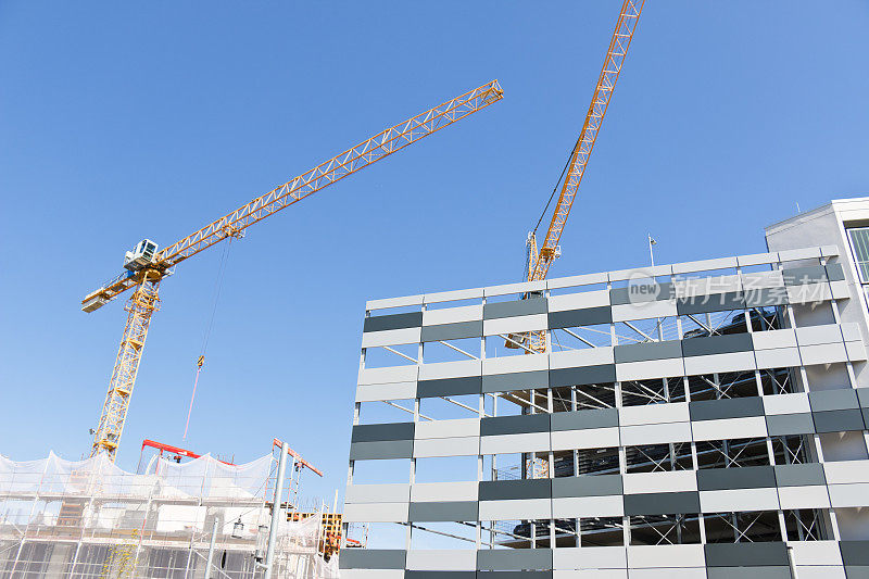 高层建筑工地及停车场