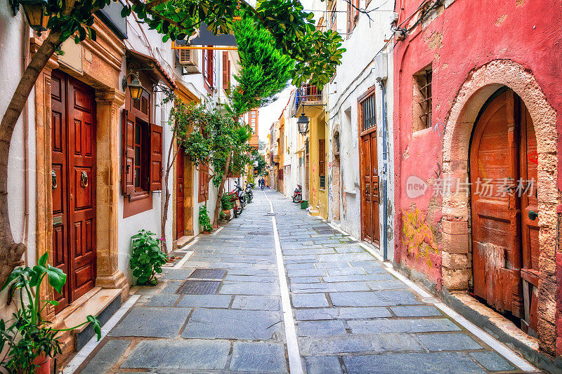 雷瑟姆诺古城迷人的街道。克里特岛,希腊