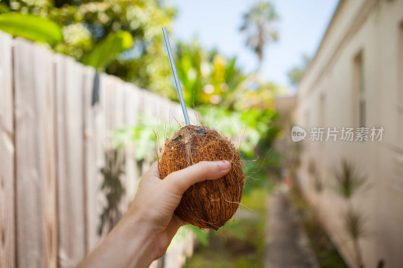 新鲜的椰子汁