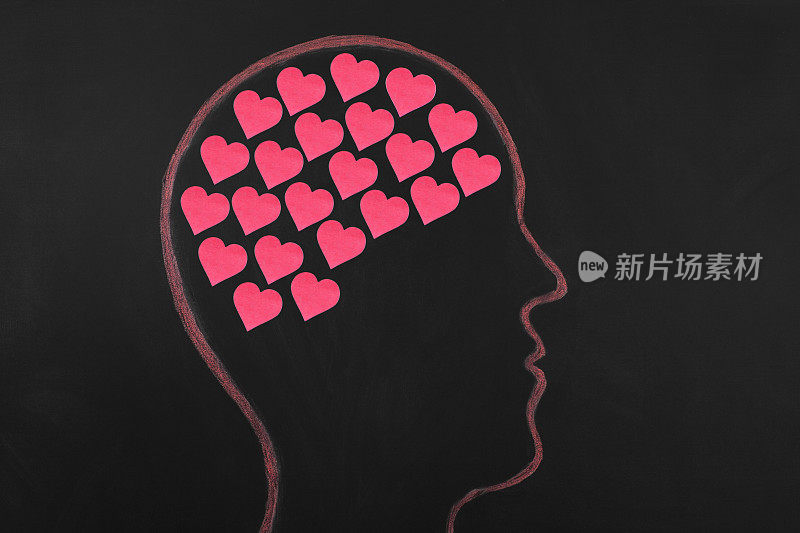 黑板上的爱情概念。