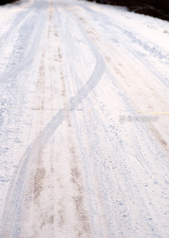 被雪覆盖的道路