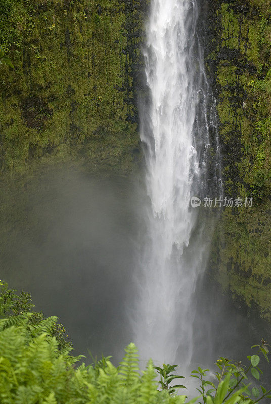 夏威夷希洛附近的瀑布