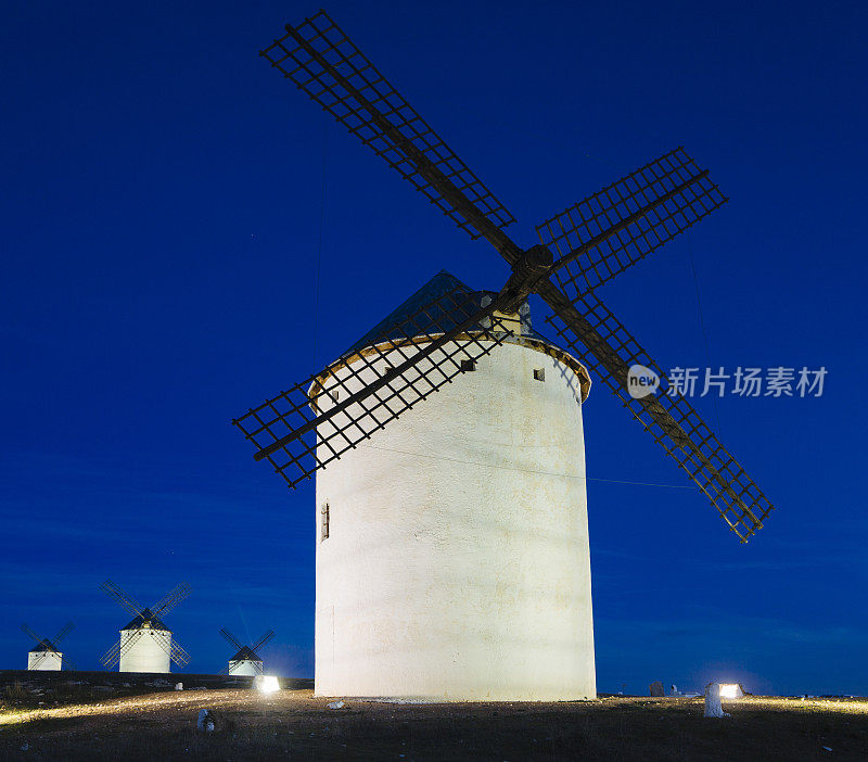 西班牙坎波德克里普塔纳的风车