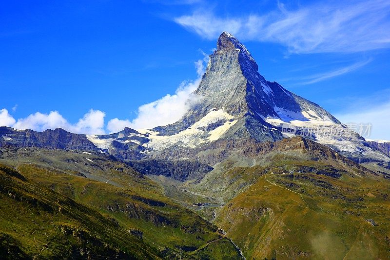 瑞士阿尔卑斯山泽马特之上田园诗般的马特宏山景观