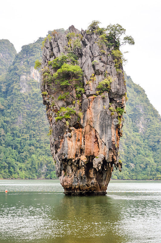 泰国攀芽湾壮丽的海岩