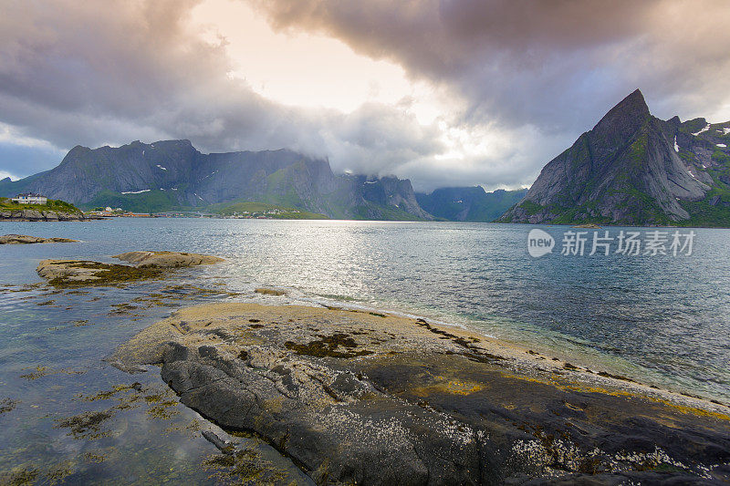 挪威，挪威罗浮敦群岛的日落风景