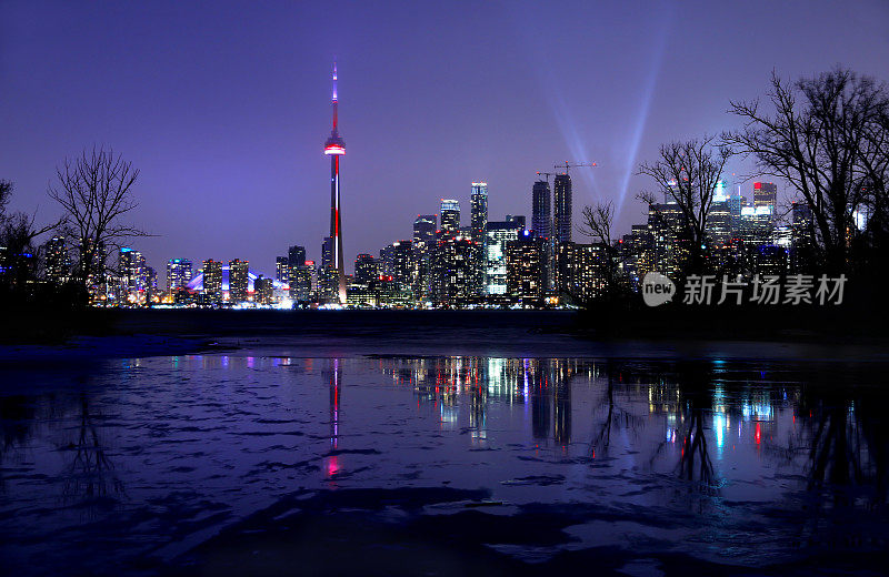加拿大安大略省多伦多市夜间天际线冬季景观