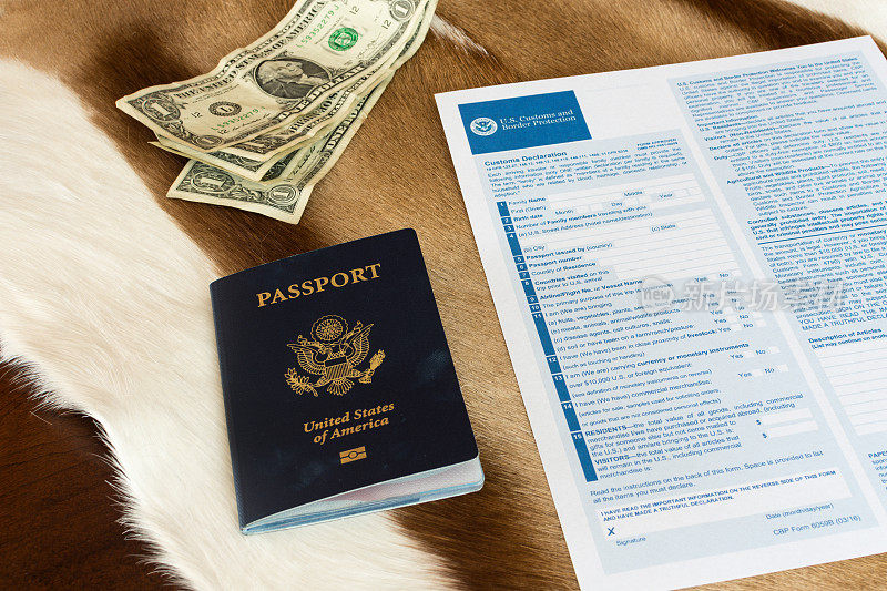 美国海关申报表和美国护照关于斯普林博克兽皮地毯
