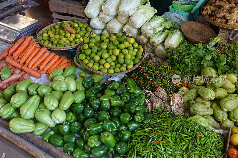 缅甸市场上展示的蔬菜