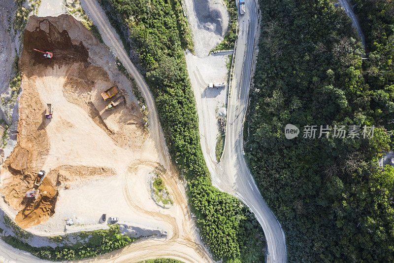 航拍垃圾填埋场建筑工地。直接从上面看。