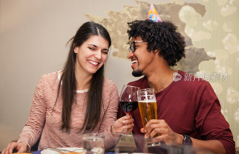 夫妇庆祝生日