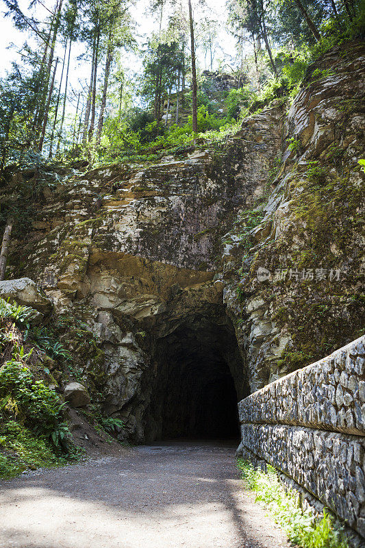 奥赛罗隧道5号隧道，位于加拿大不列颠哥伦比亚省的落基山脉科基哈拉峡谷省级公园