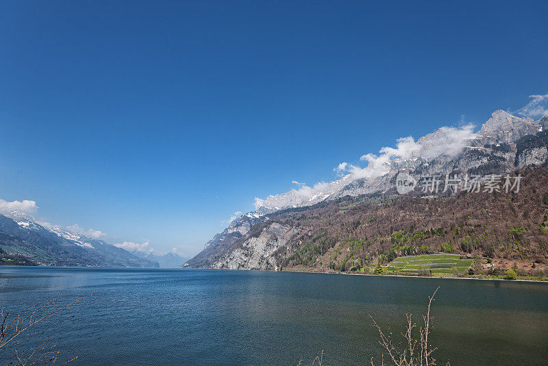 瑞士瓦伦泽湖周围的风景