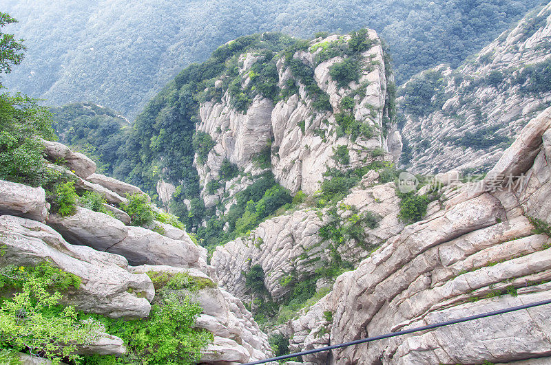 中国嵩山的悬崖