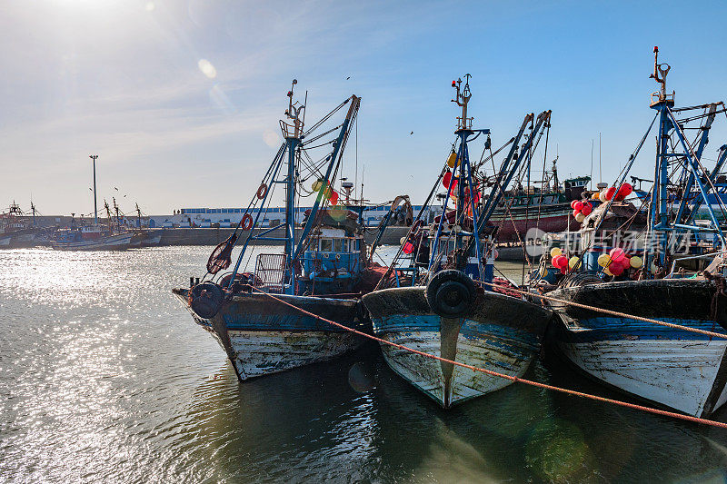 渔网，蓝色，船，船。北非摩洛哥的埃索维拉港
