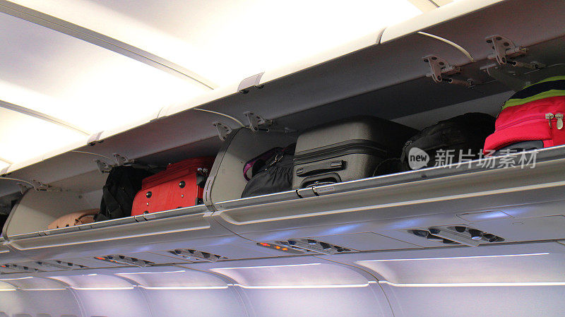 飞机上的行李