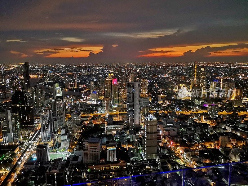 曼谷黄昏的城市景观，泰国