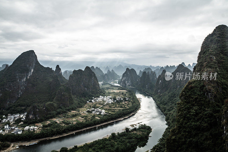 桂林阳朔县下雨天大景观鸟瞰图