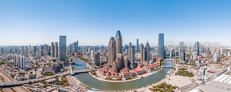 航拍的城市天际线的海河金湾广场CBD在天津，中国