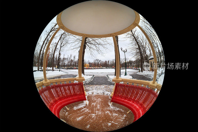 冬日，从城市公园的凉亭上180度的广角视角