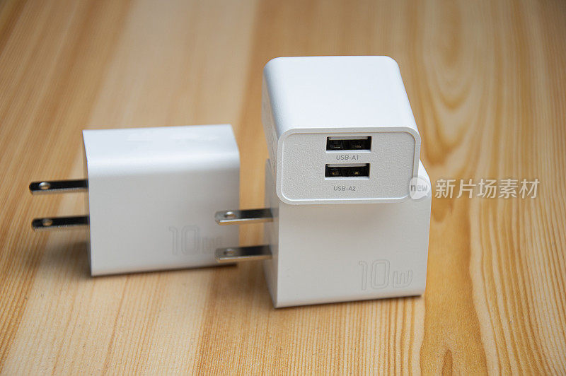 2端口USB充电器，白色，智能手机充电器，功率10w