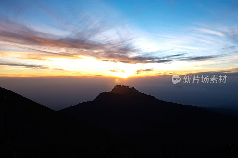 马文齐-乞力马扎罗山的日出