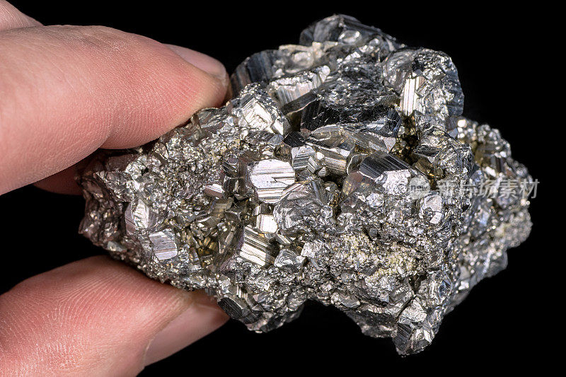 含金黄铁矿(铁S2)灰色石晶体黑色