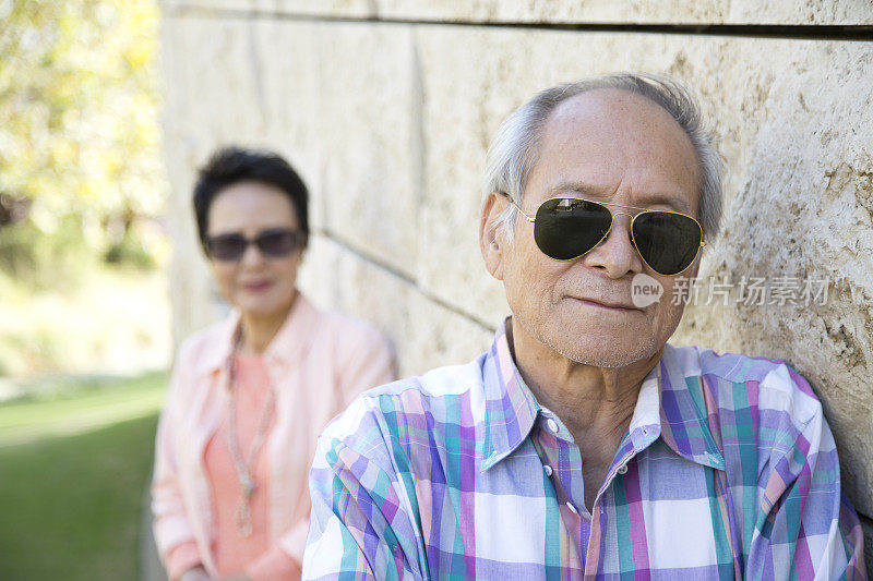 资深亚洲男人和女人