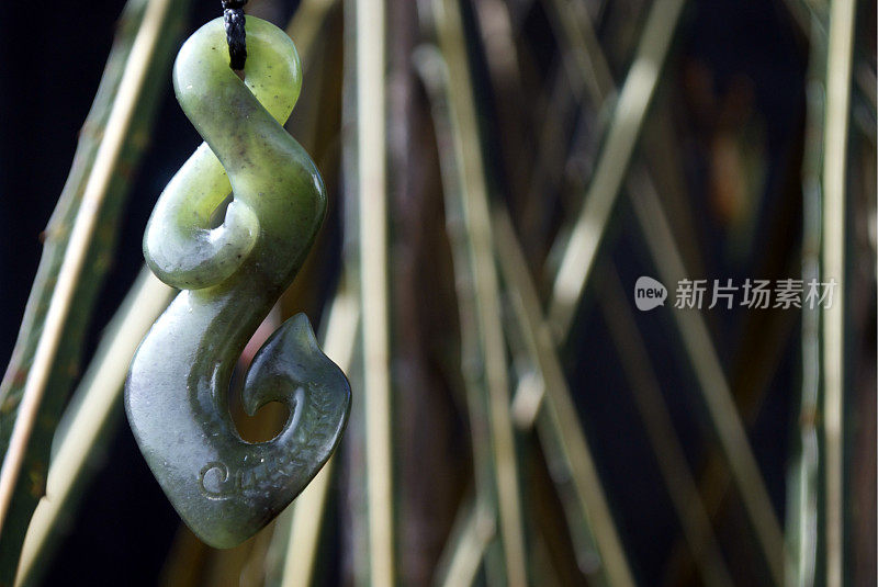 绿石(Pounamu)双扭鱼钩吊坠