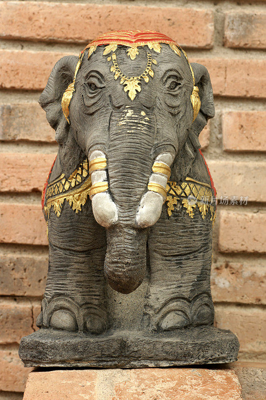 寺庙里的泰国大象雕塑