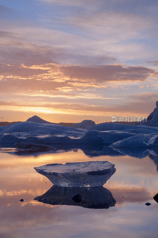 日落时分的Jokulsarlon冰湖