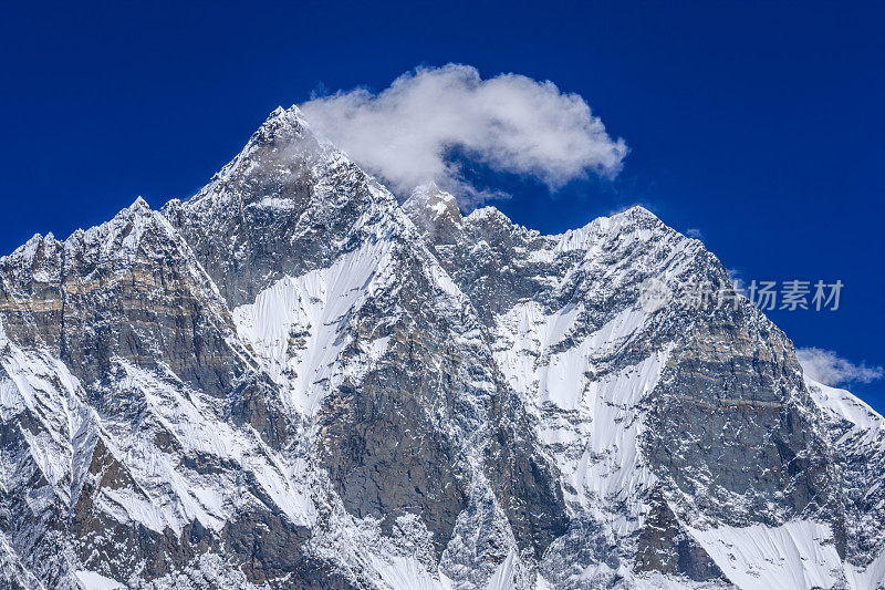 尼泊尔珠穆朗玛峰国家公园Lhotse的南脸