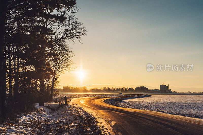 乡村冬天的场景Östergötland瑞典