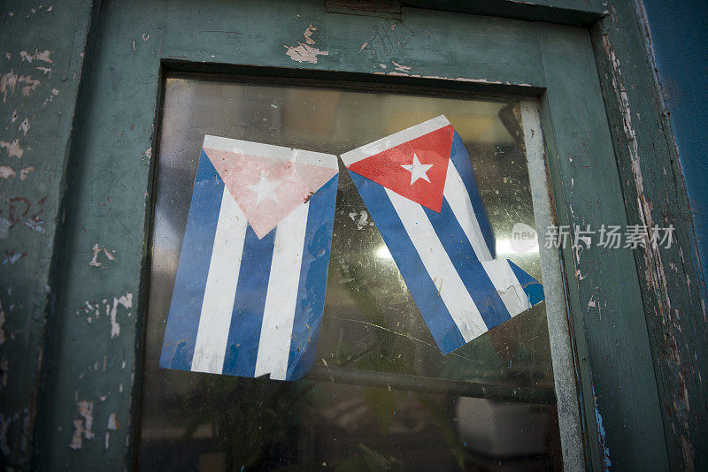 哈瓦那商店橱窗里的古巴国旗