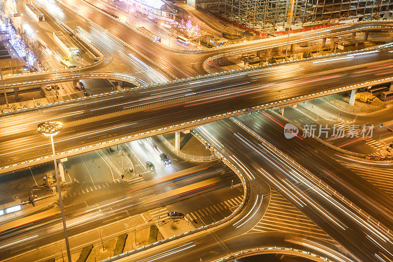 穿越北京CBD的高速公路大桥