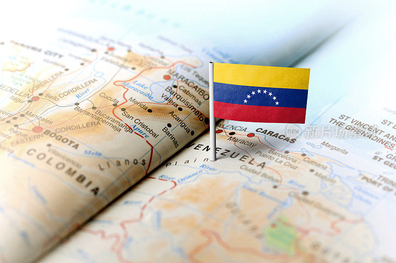 委内瑞拉用旗帜钉在地图上