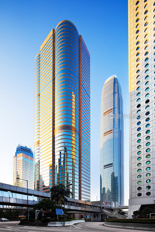 俯瞰香港市中心的摩天大楼