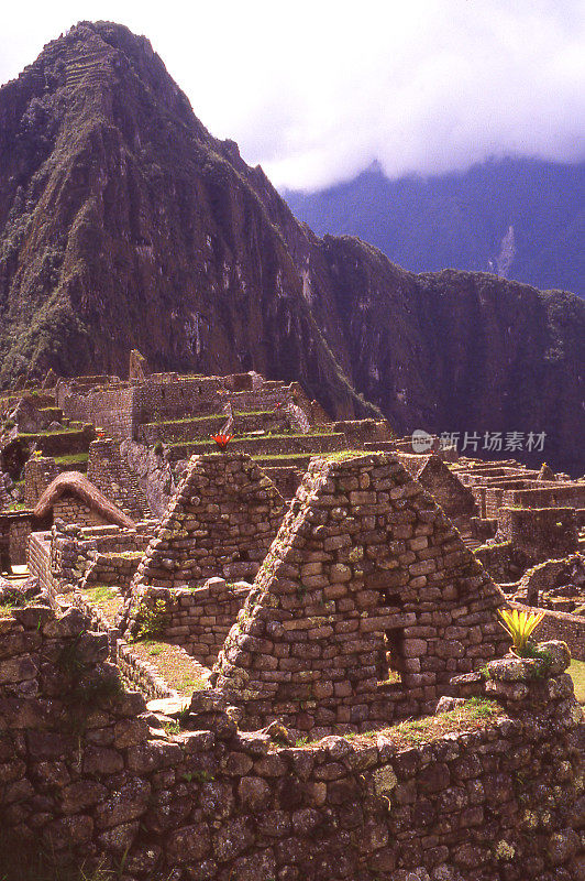 南美洲秘鲁马丘比丘遗址中古代建筑的石墙遗迹